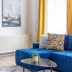 Exlcusive & Elizabeth24 Grand Daire *