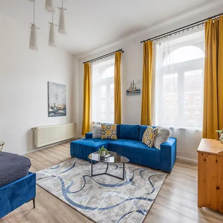 Exlcusive & Elizabeth24 Grand *