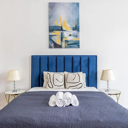 Exlcusive & Elizabeth24 Grand