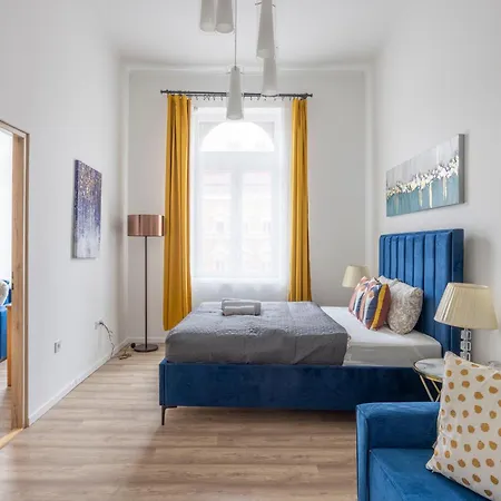 Exlcusive & Elizabeth24 Grand * Budapest